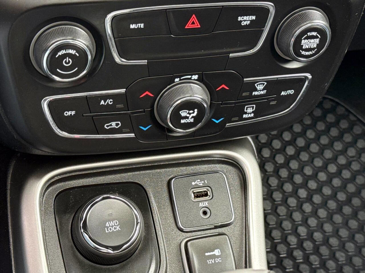 Used 2019 Jeep Compass Latitude w/ Cold Weather Group image 21