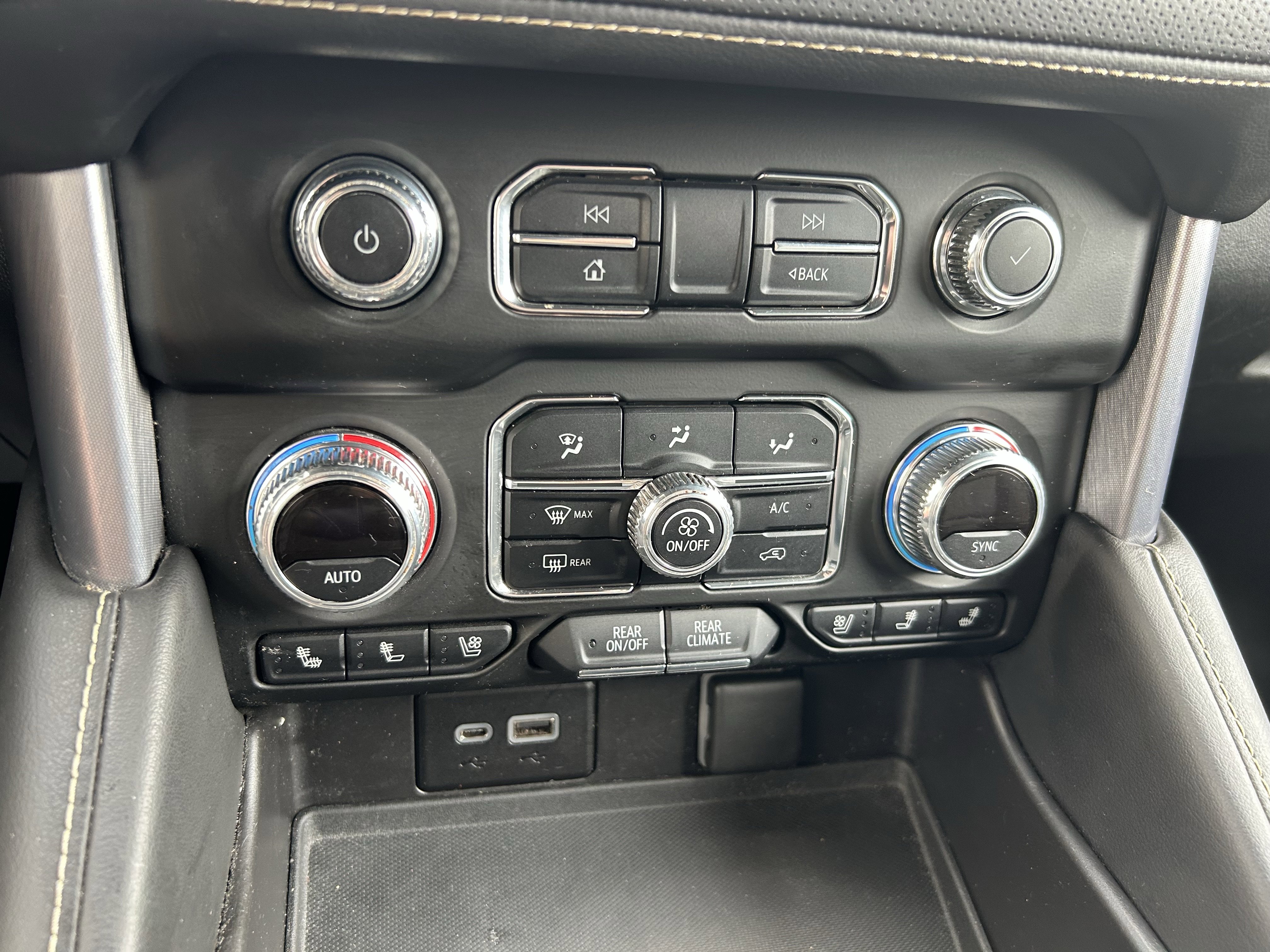 Used 2021 GMC Yukon SLT w/ SLT Premium Package AWD/4WD image 30