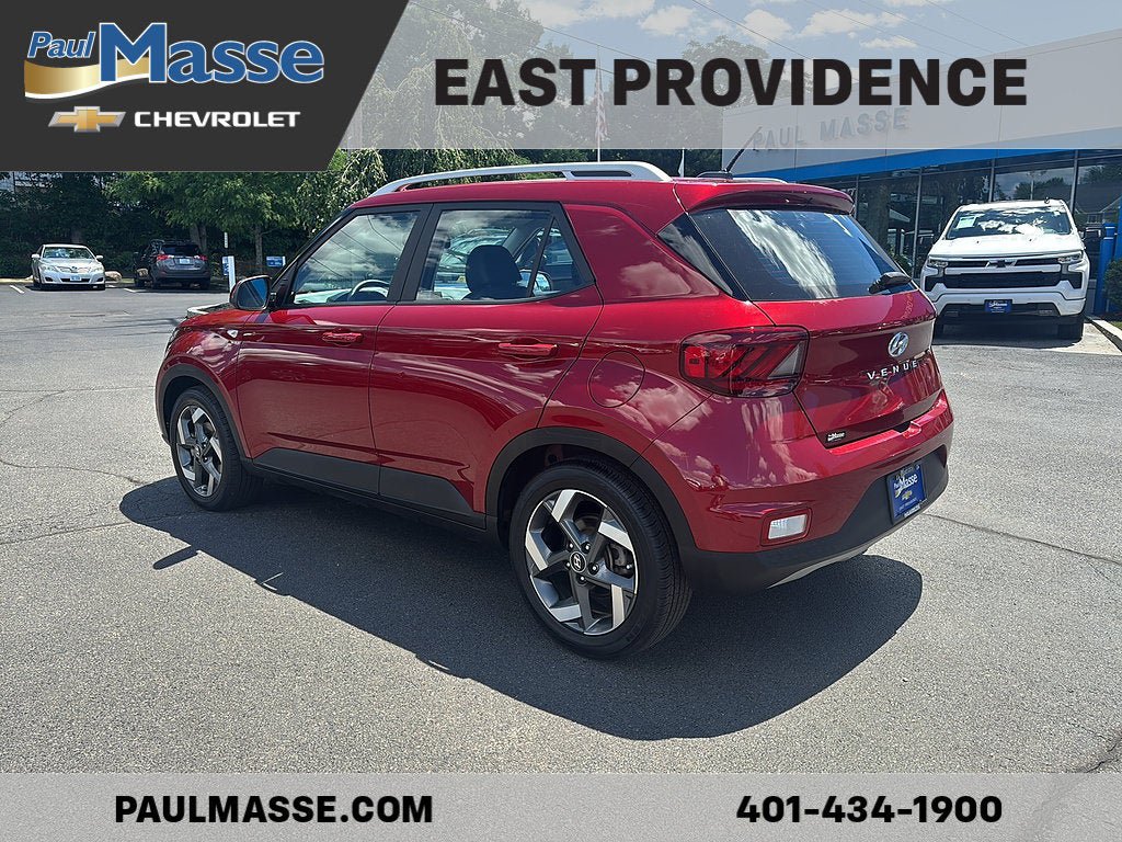 Used 2023 Hyundai Venue Limited w/ Cargo Package FWD image 6