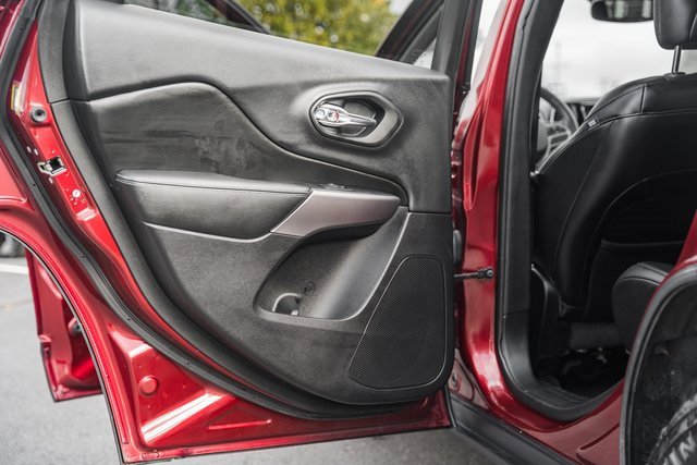 Used 2019 Jeep Cherokee Limited image 40