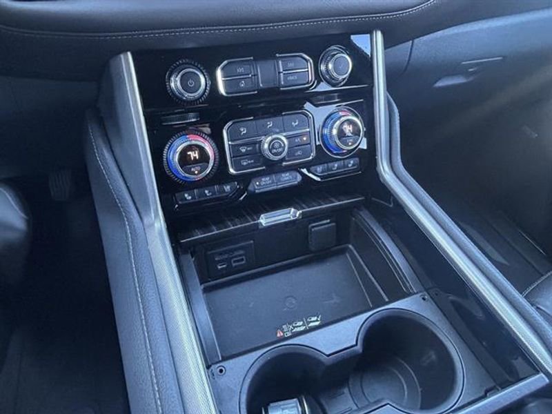 Used 2021 GMC Yukon XL Denali w/ Denali Premium Package image 23