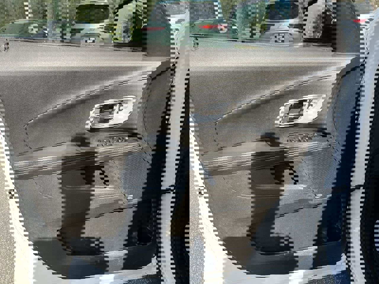 Used 2016 Chevrolet Equinox LTZ w/ Enhanced Convenience Package image 14