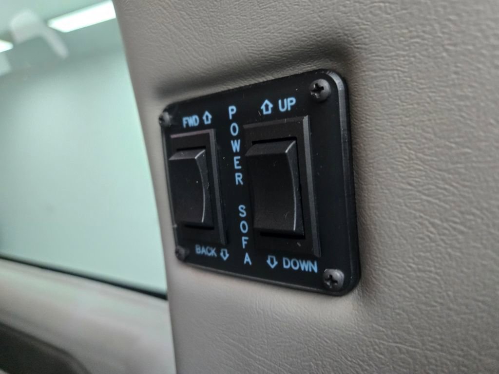 Used 2019 Chevrolet Express 2500 w/ Enhanced Convenience Package image 7