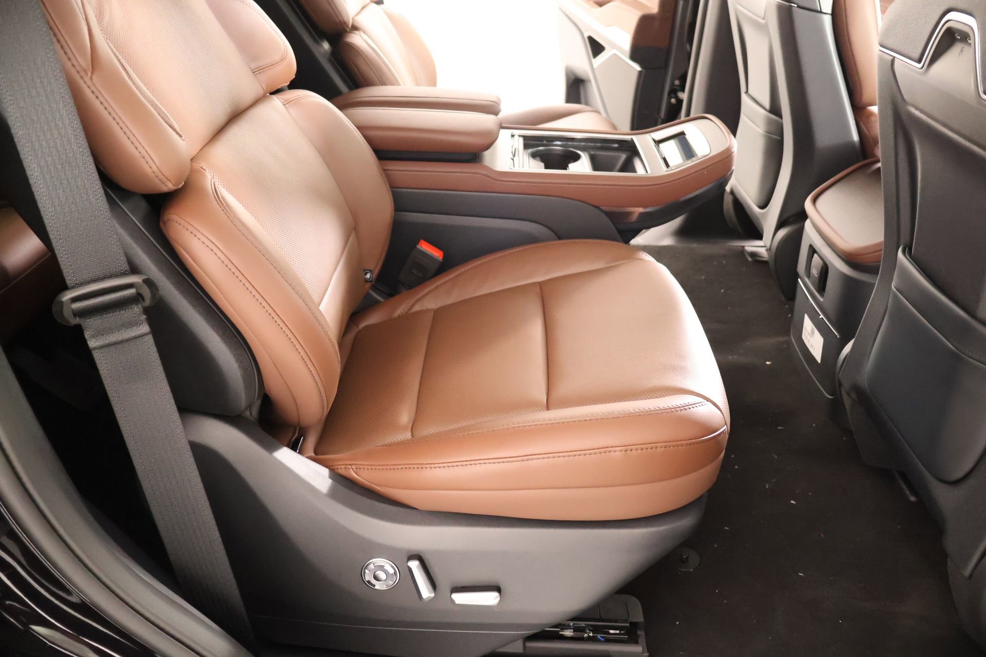 New 2026 Lincoln Navigator Reserve AWD/4WD image 16