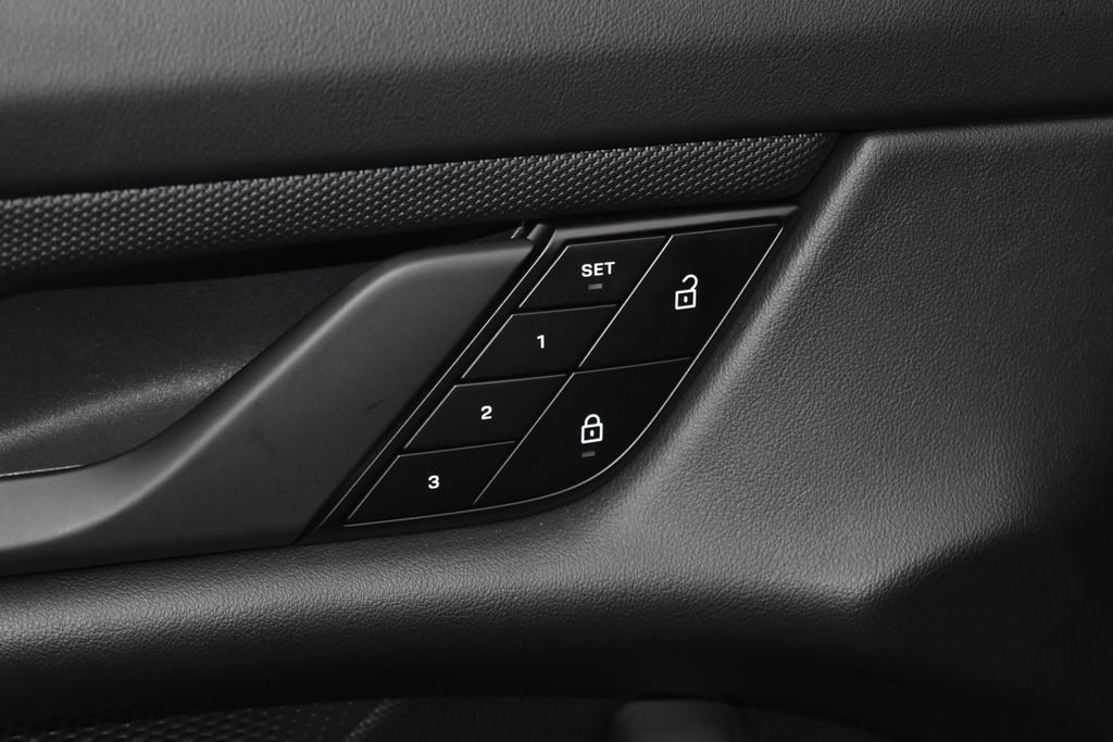 Used 2024 Porsche Taycan image 7