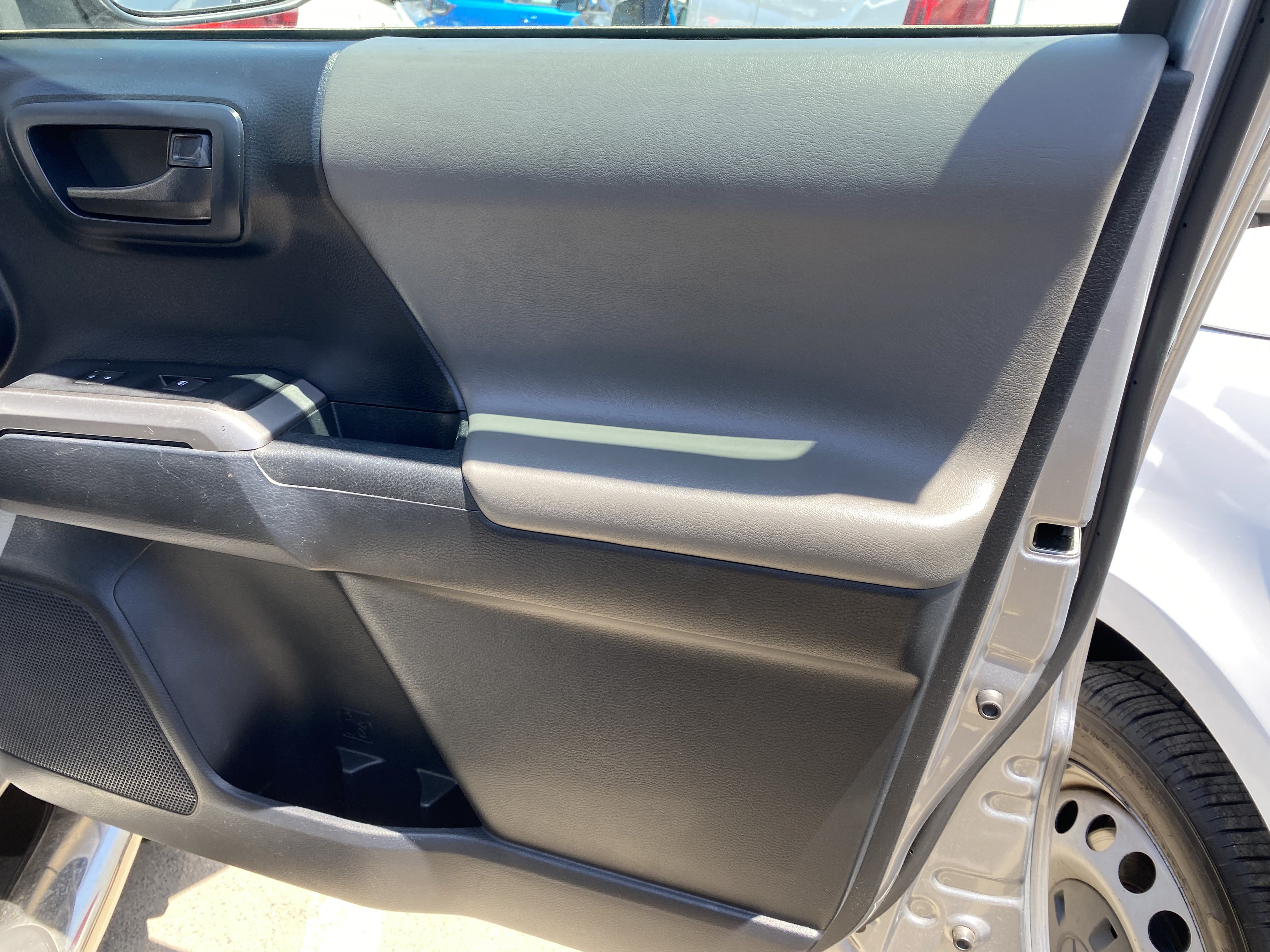 Used 2019 Toyota Tacoma SR5 RWD image 18