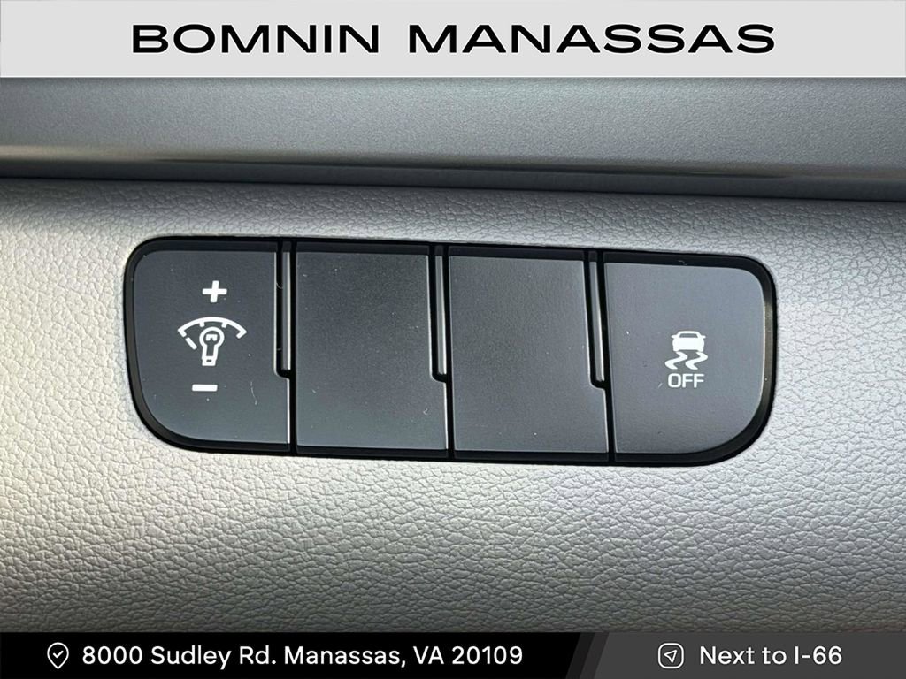 Used 2017 Hyundai Elantra SE image 24