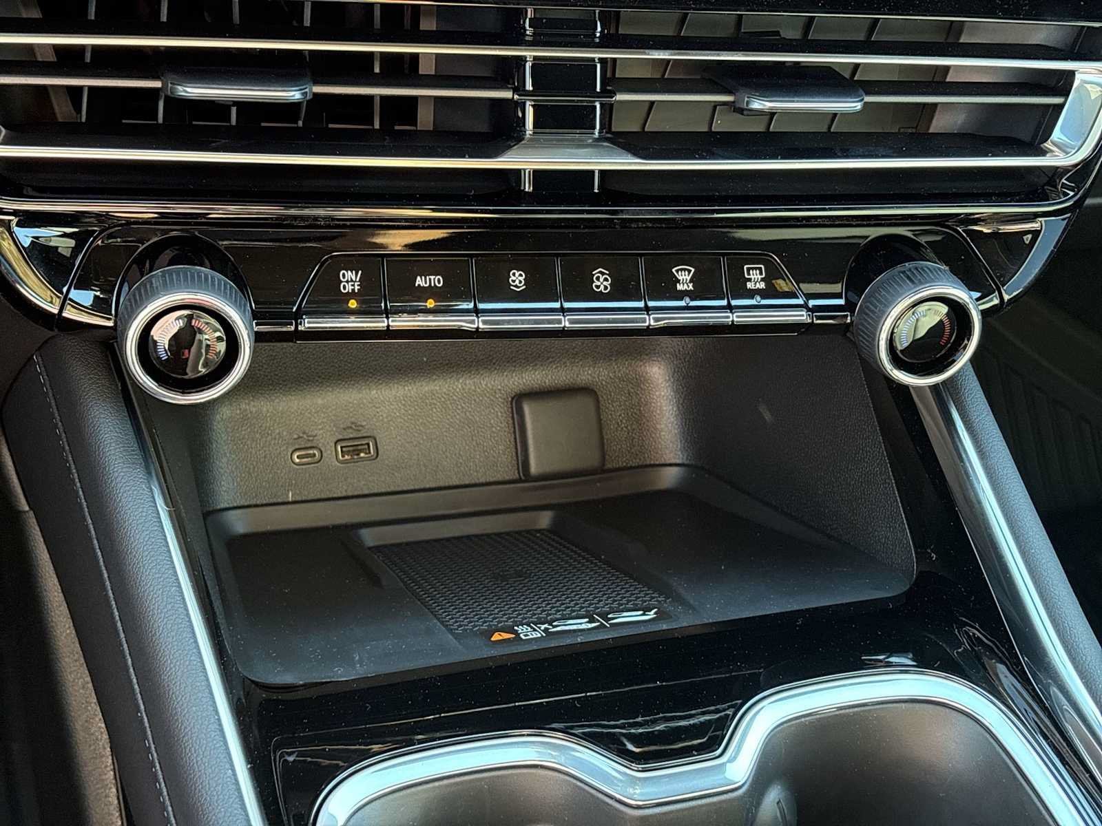 New 2027 Chevrolet Traverse LT w/ Driver Confidence Package FWD image 18