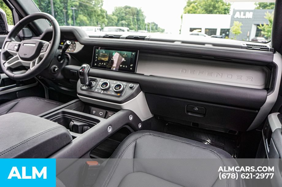 Used 2024 Land Rover Defender 110 X-Dynamic SE AWD/4WD image 24