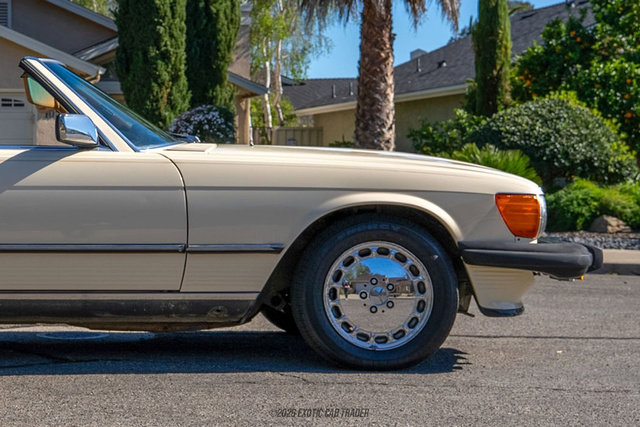 Used 1988 Mercedes-Benz 560 SL image 11