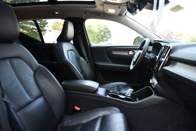 Used 2023 Volvo XC40 B5 Plus w/ Driver Assist Package AWD/4WD image 25