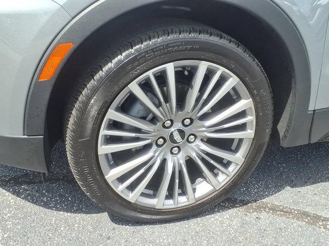 Used 2025 Cadillac XT4 Premium Luxury w/ Technology Package AWD/4WD image 9