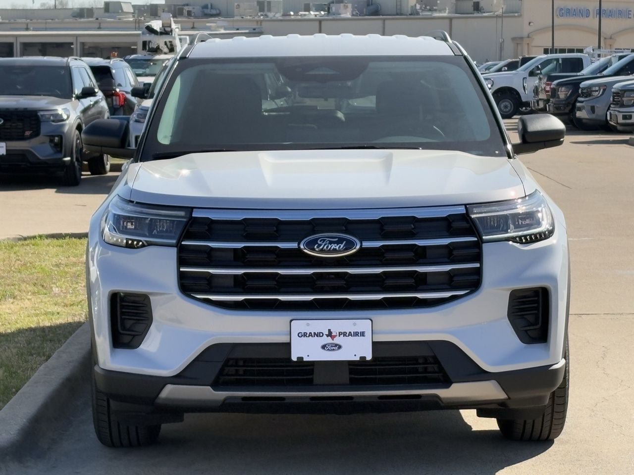 New 2026 Ford Explorer Active RWD image 8