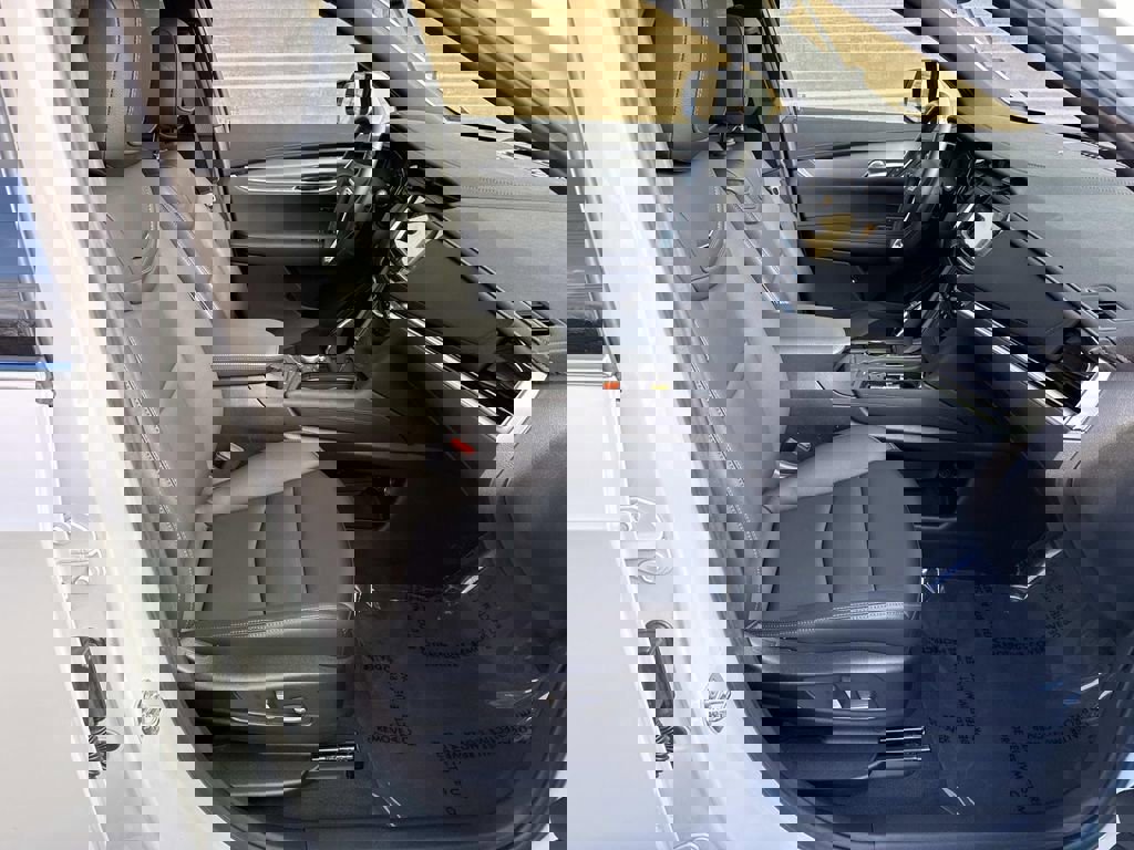 New 2025 Cadillac XT6 Luxury image 9