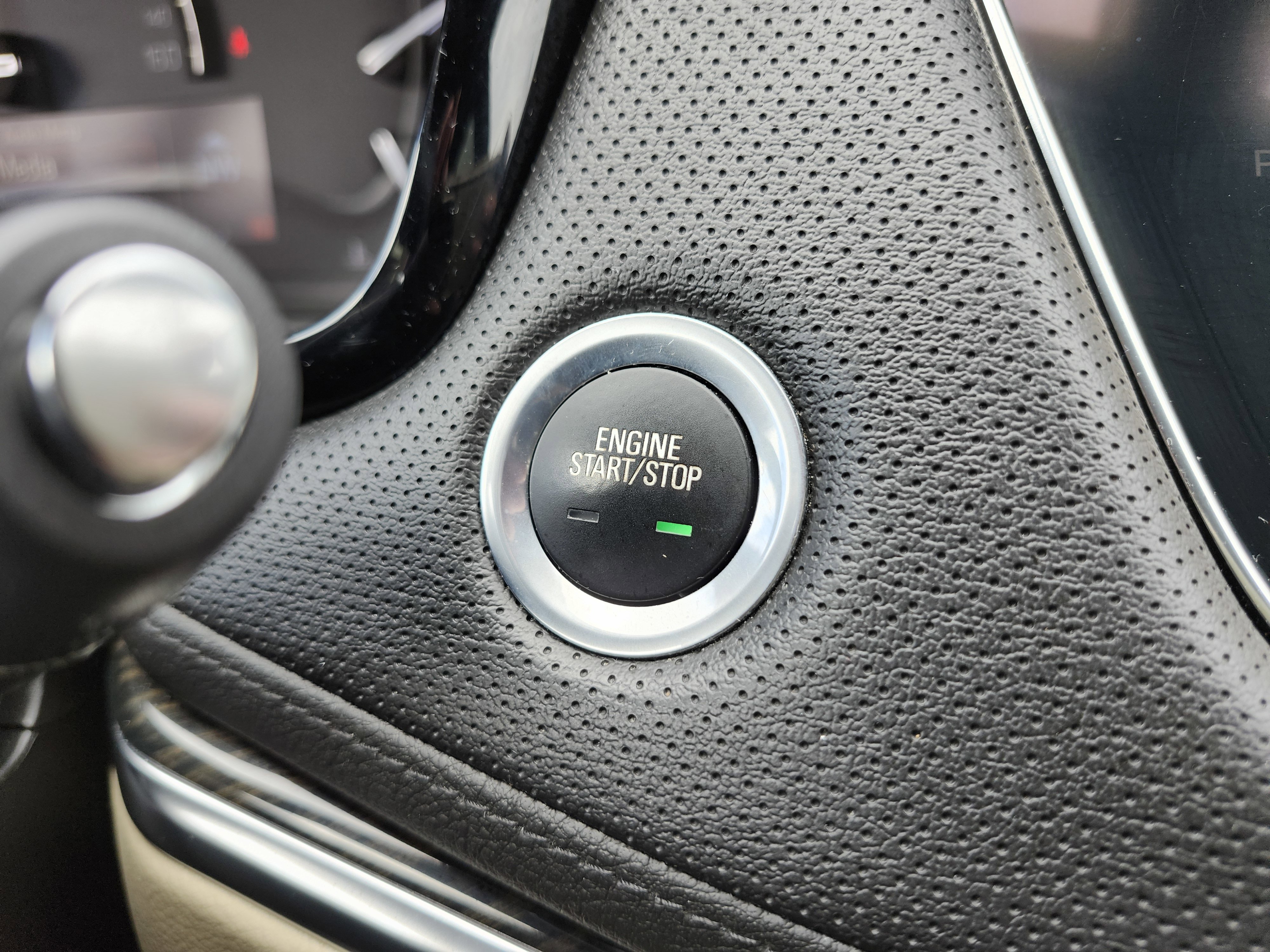 Used 2018 Cadillac XT5 AWD image 8