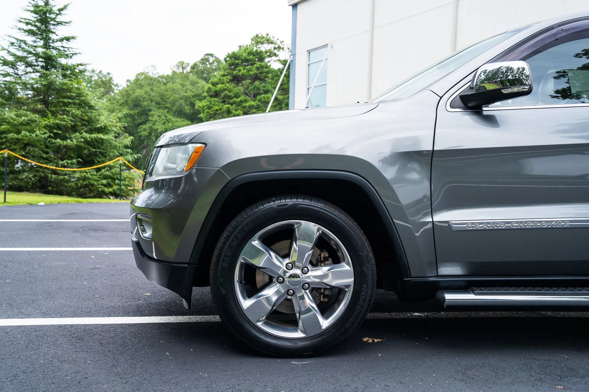 Used 2011 Jeep Grand Cherokee Overland Summit AWD/4WD image 3
