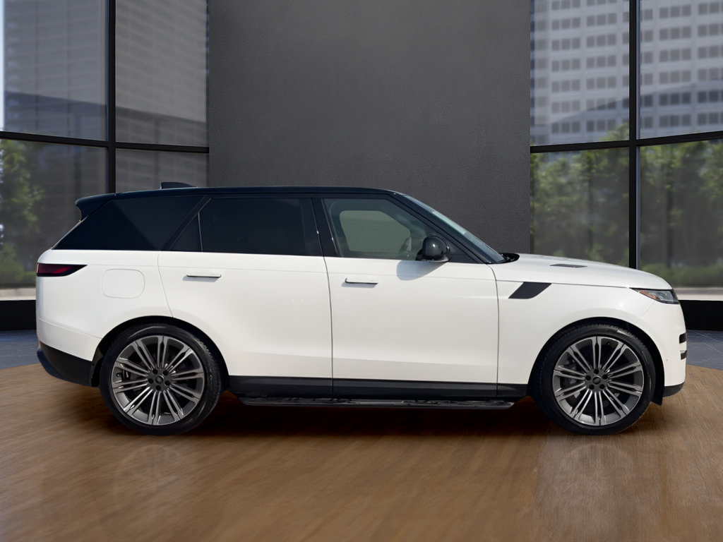 Used 2024 Land Rover Range Rover Sport SE AWD/4WD image 4