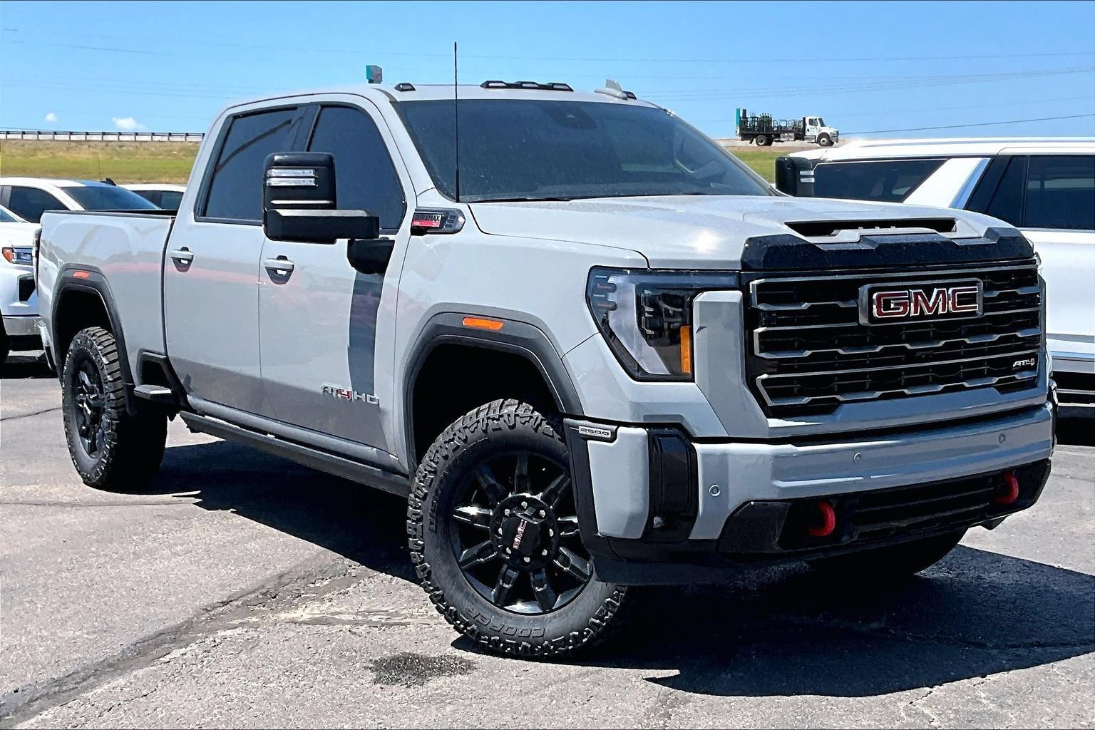 Used 2025 GMC Sierra 2500 AT4 w/ AT4 Premium Plus Package AWD/4WD image 11