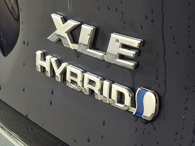 Used 2022 Toyota RAV4 XLE Premium AWD/4WD image 32