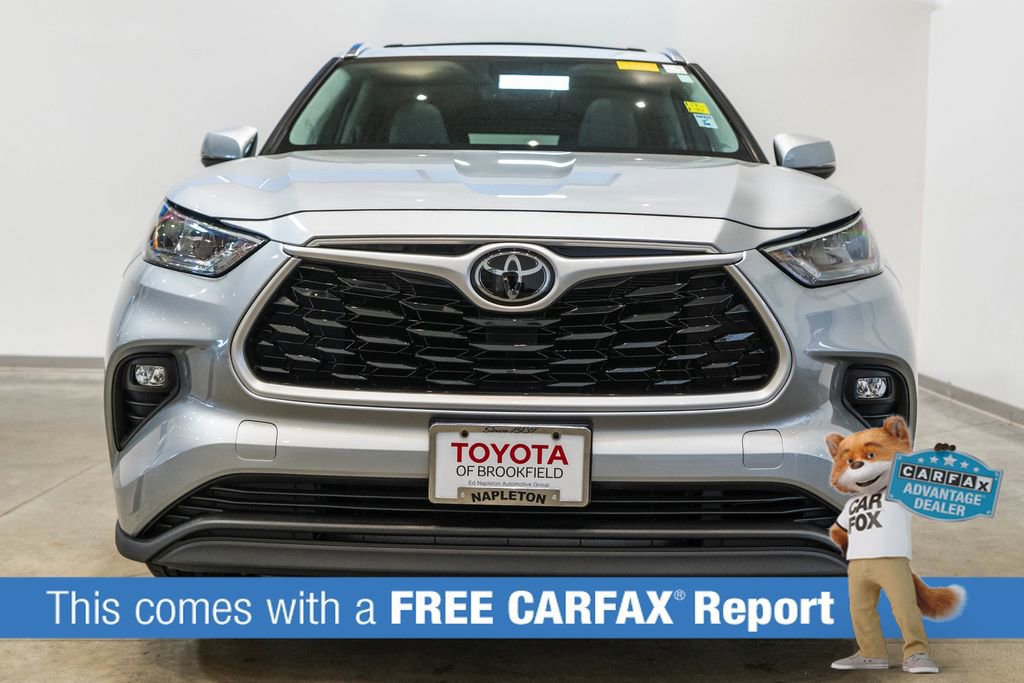 Used 2020 Toyota Highlander XLE AWD/4WD image 2
