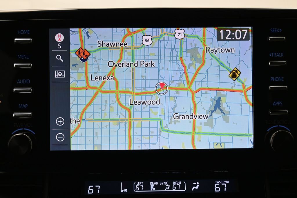 Used 2021 Toyota Sienna XSE w/ XSE Plus Package FWD image 21