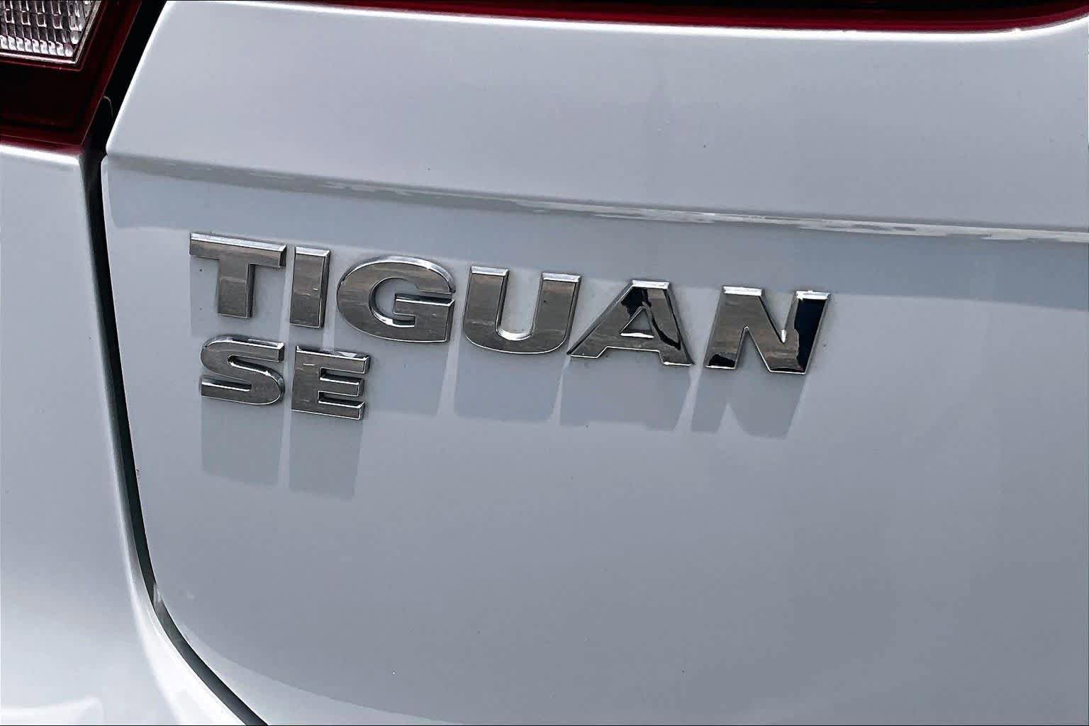 Used 2019 Volkswagen Tiguan SE w/ Panoramic Sunroof Package FWD image 10