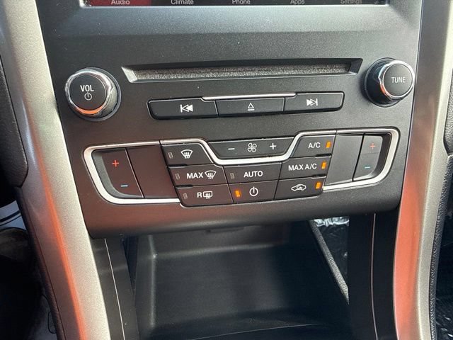 Used 2018 Ford Fusion SE w/ Fusion SE Technology Package FWD image 22
