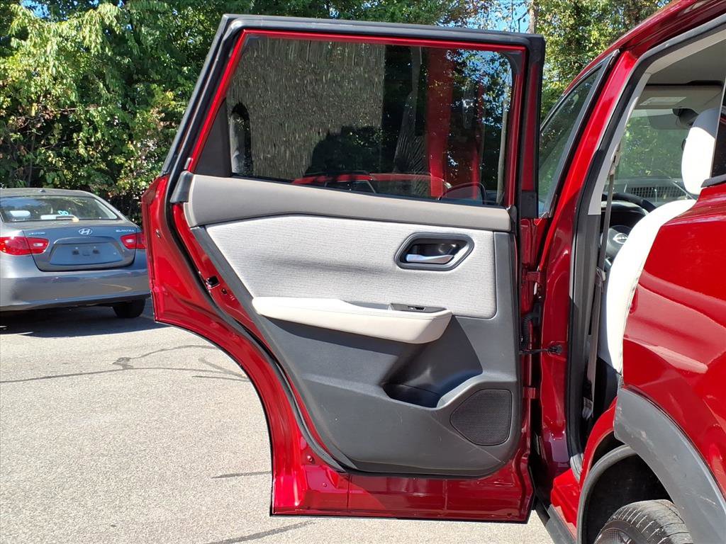 Used 2022 Nissan Rogue SV image 11