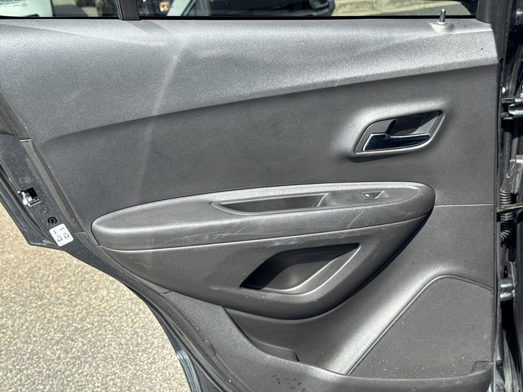 Used 2018 Chevrolet Trax LT w/ LT Convenience Package image 21