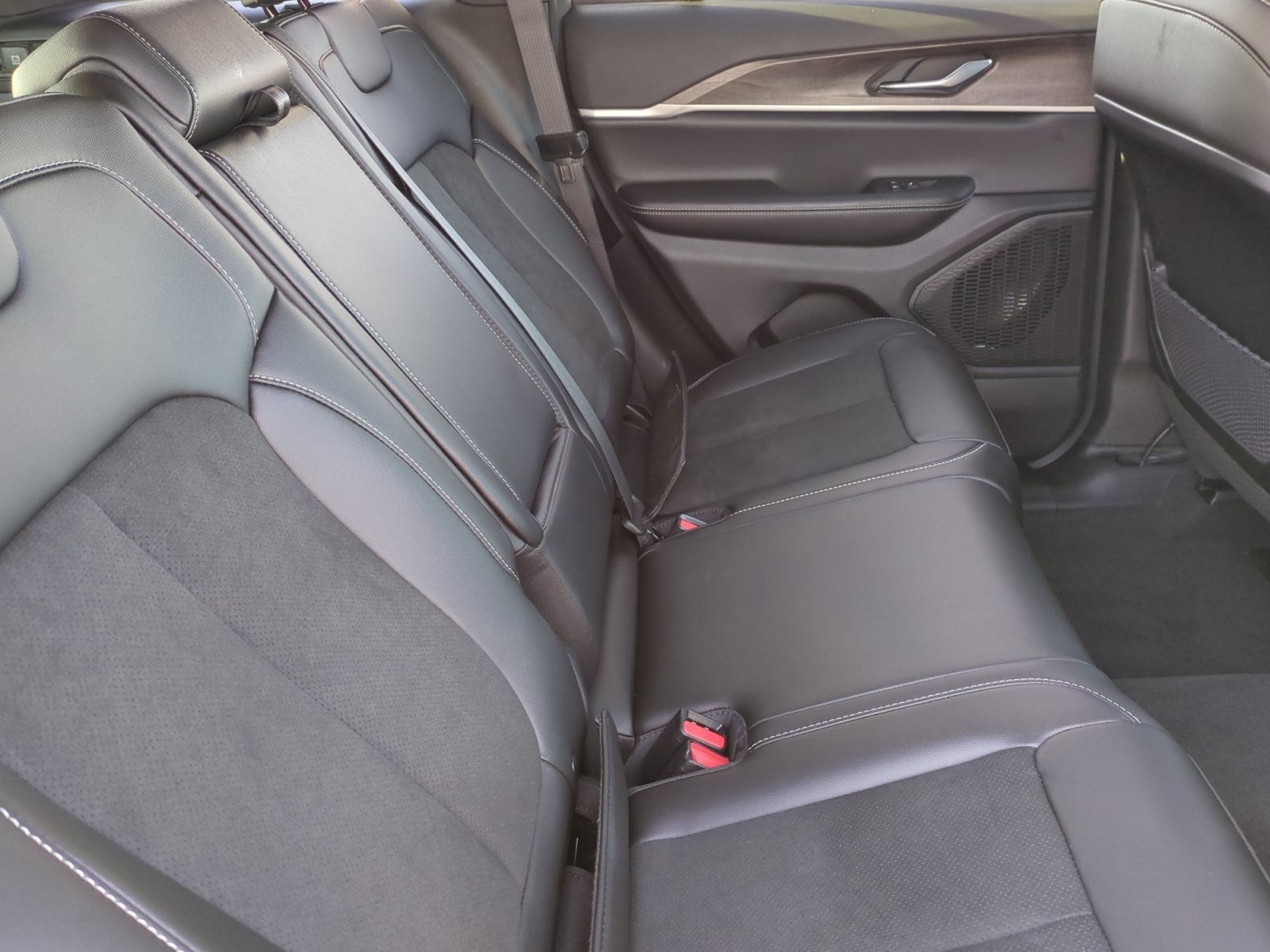 New 2026 Jeep Grand Cherokee Altitude AWD/4WD image 18