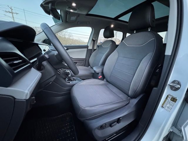 Certified 2024 Volkswagen Taos SE w/ Panoramic Sunroof Package image 30