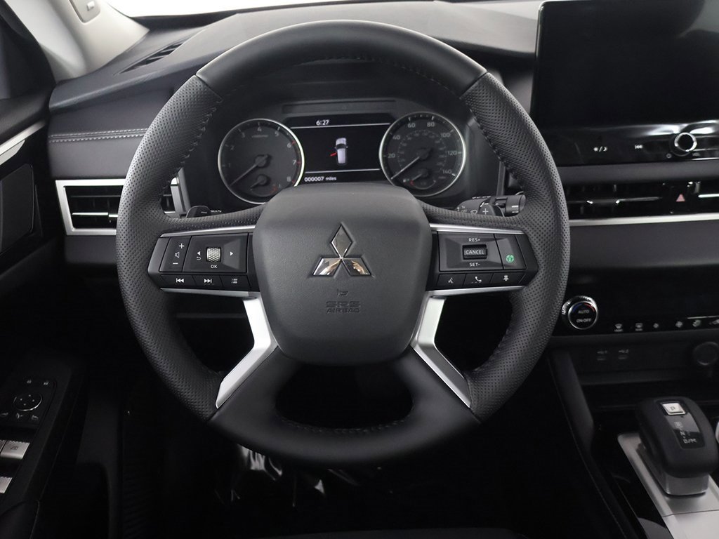 New 2025 Mitsubishi Outlander SE image 39