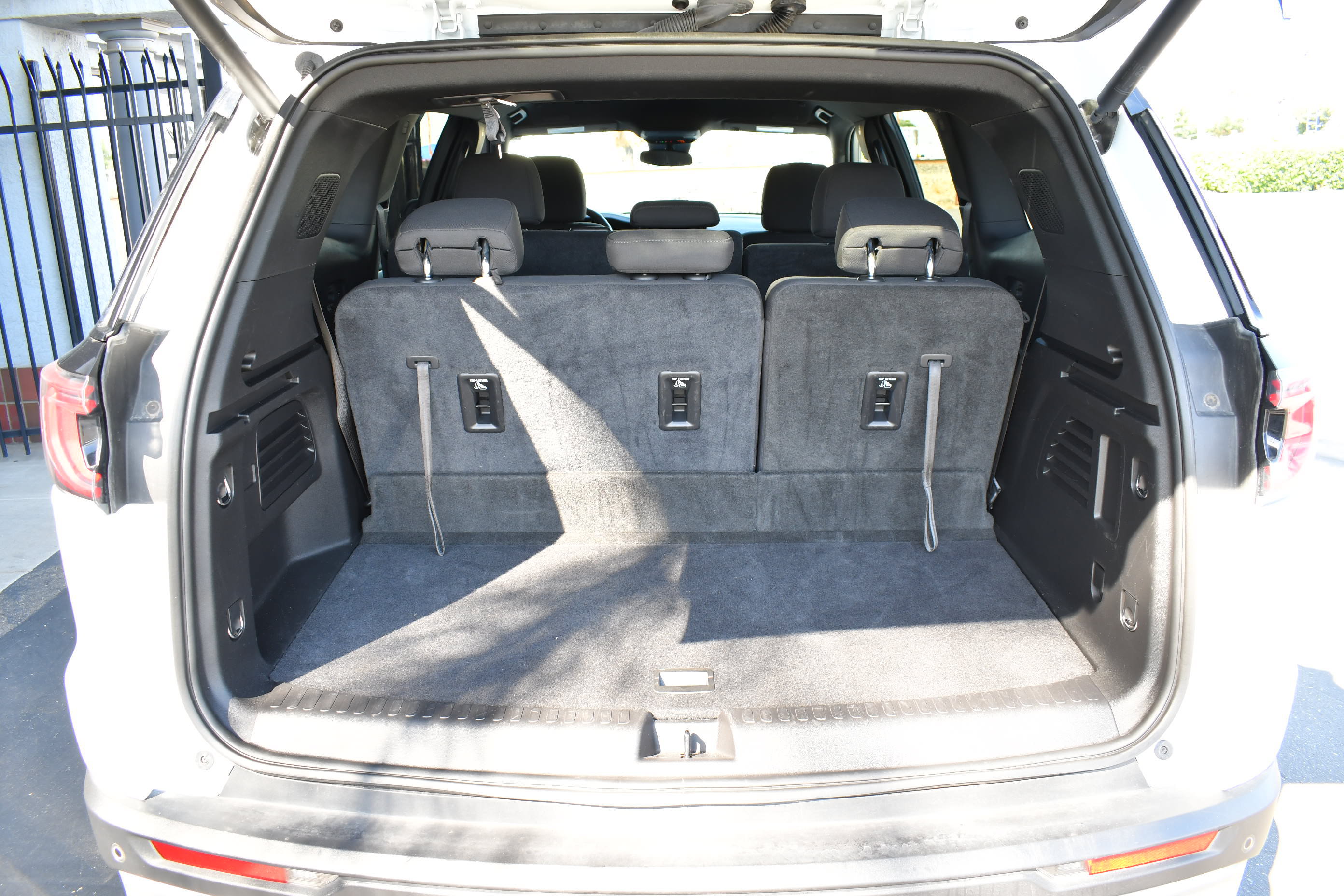 Used 2025 GMC Acadia Elevation FWD image 7