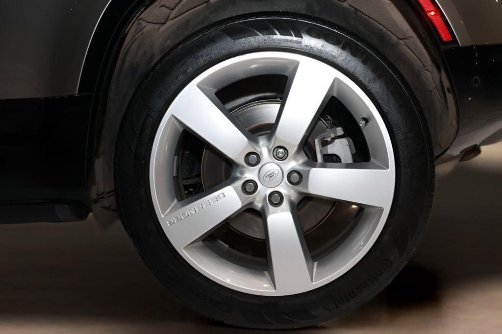 Used 2023 Land Rover Defender 110 X-Dynamic SE image 41