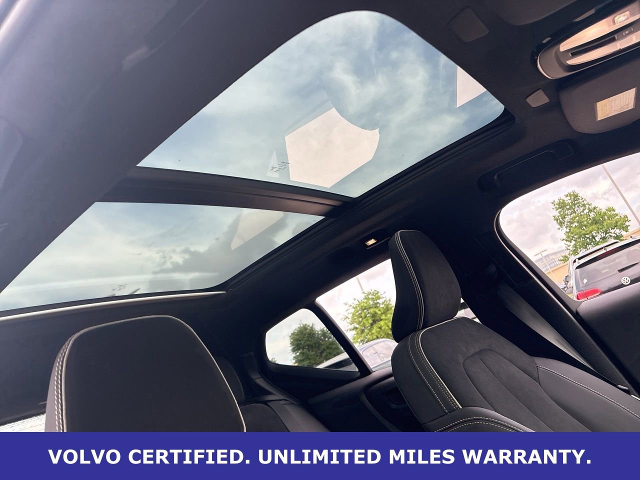 Certified 2023 Volvo XC40 B5 Plus w/ Climate Package image 15
