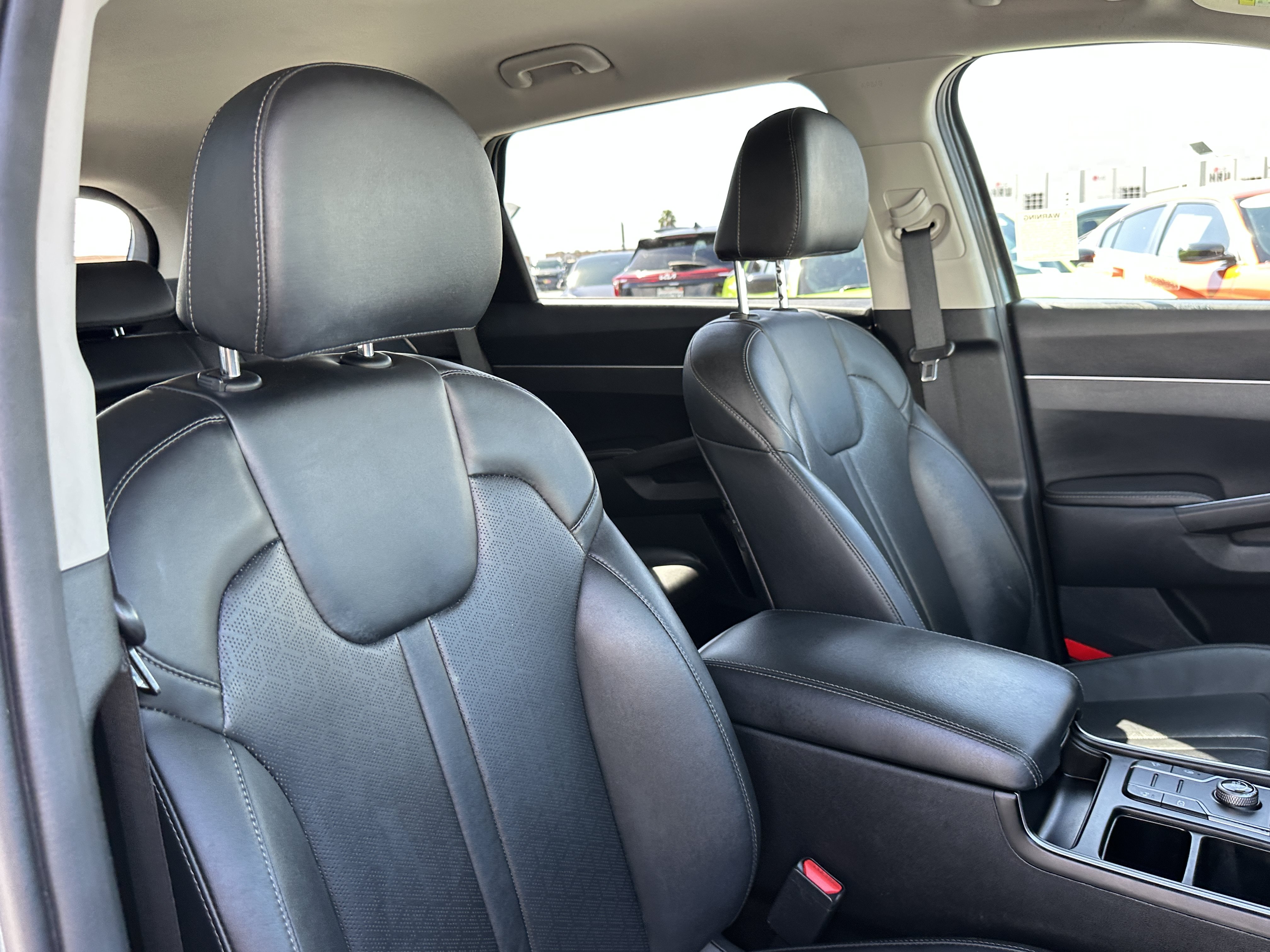 Certified 2023 Kia Sorento S FWD image 17