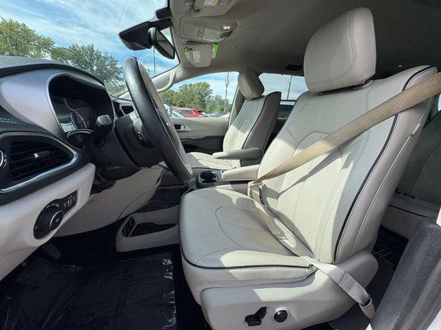 Used 2018 Chrysler Pacifica Limited w/ Advanced Safetytec Group FWD image 21