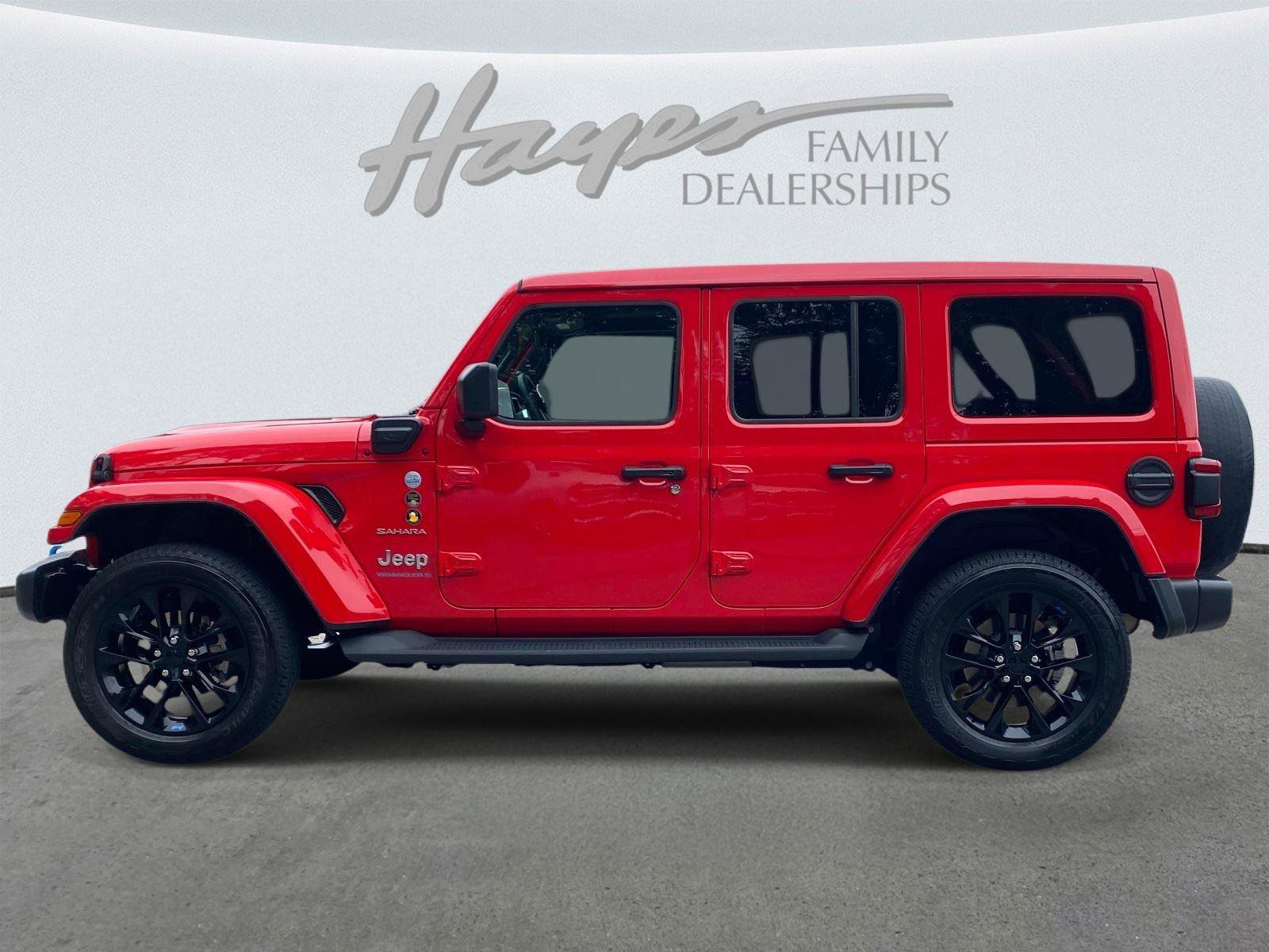 Used 2023 Jeep Wrangler Unlimited Sahara w/ Cold Weather Group AWD/4WD image 8