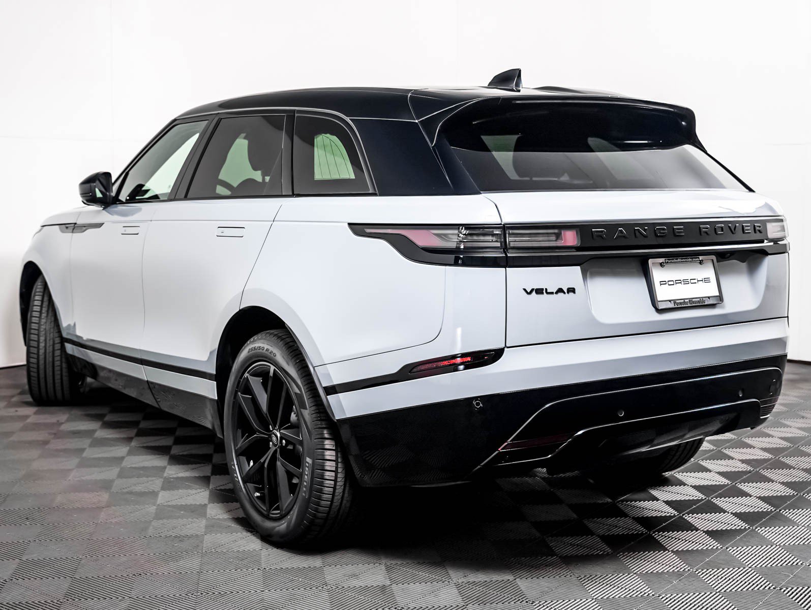 Used 2024 Land Rover Range Rover Velar Dynamic SE AWD/4WD image 2