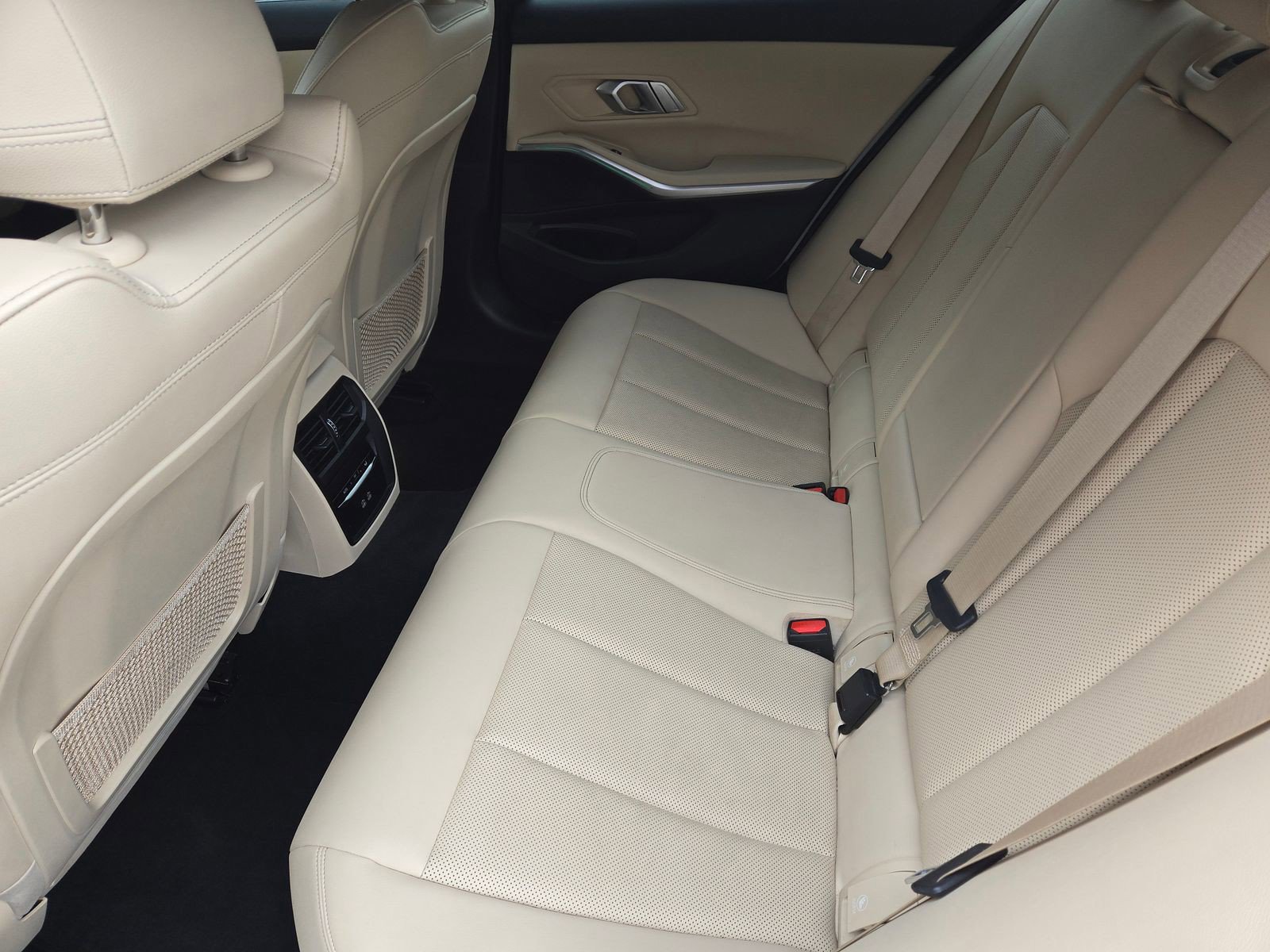 Used 2022 BMW 330e image 11