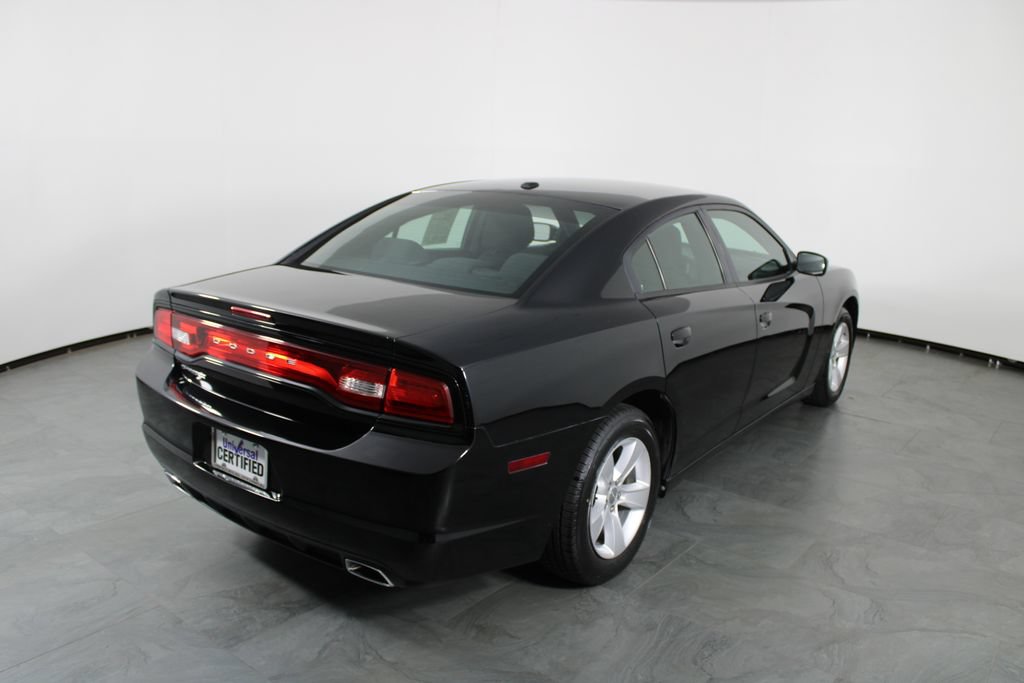 Used 2013 Dodge Charger SE w/ Connectivity Group RWD image 3
