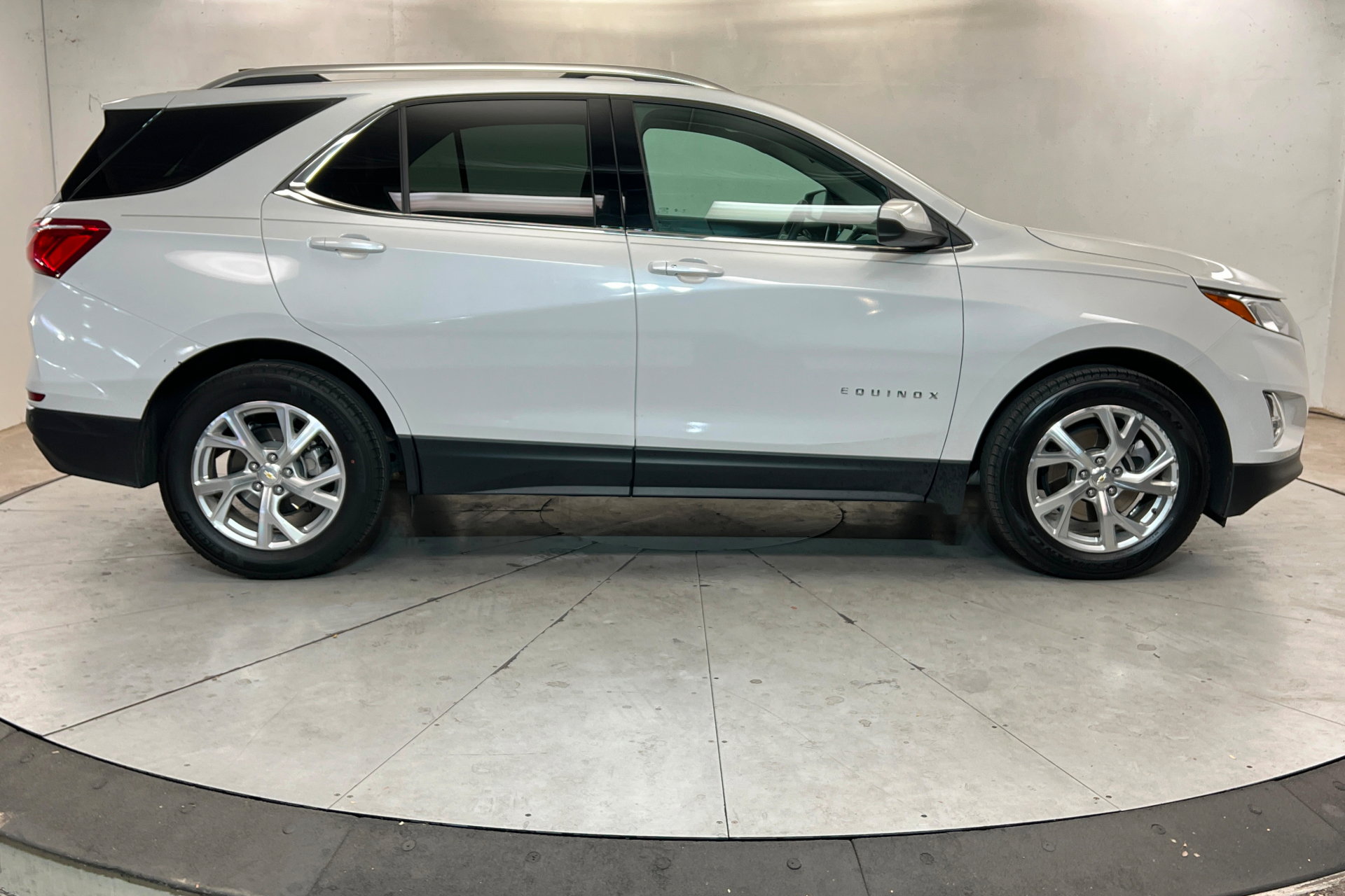 Used 2020 Chevrolet Equinox LT FWD image 7