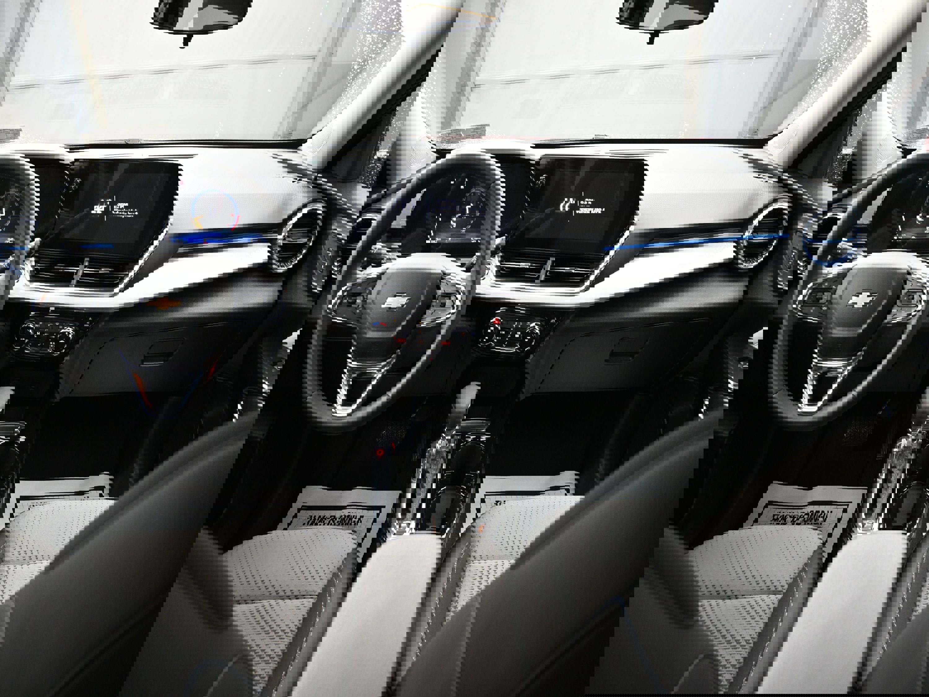 Used 2025 Chevrolet Trax LT w/ LT Convenience Package image 21