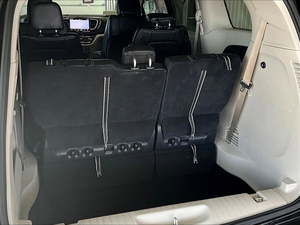 Used 2023 Chrysler Pacifica Touring-L FWD image 36