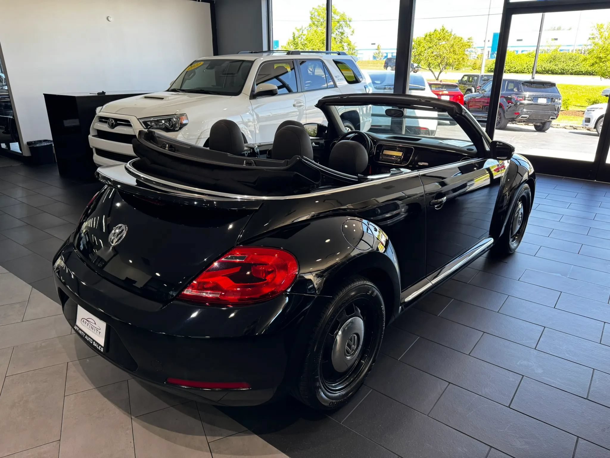 Used 2015 Volkswagen Beetle 1.8T FWD image 5
