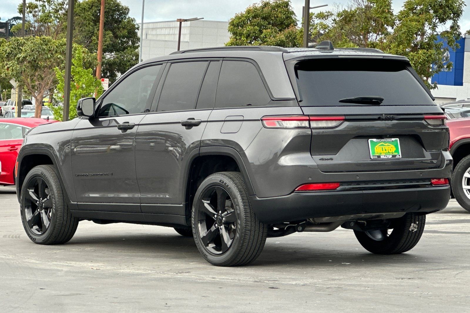 Used 2023 Jeep Grand Cherokee Altitude AWD/4WD image 7