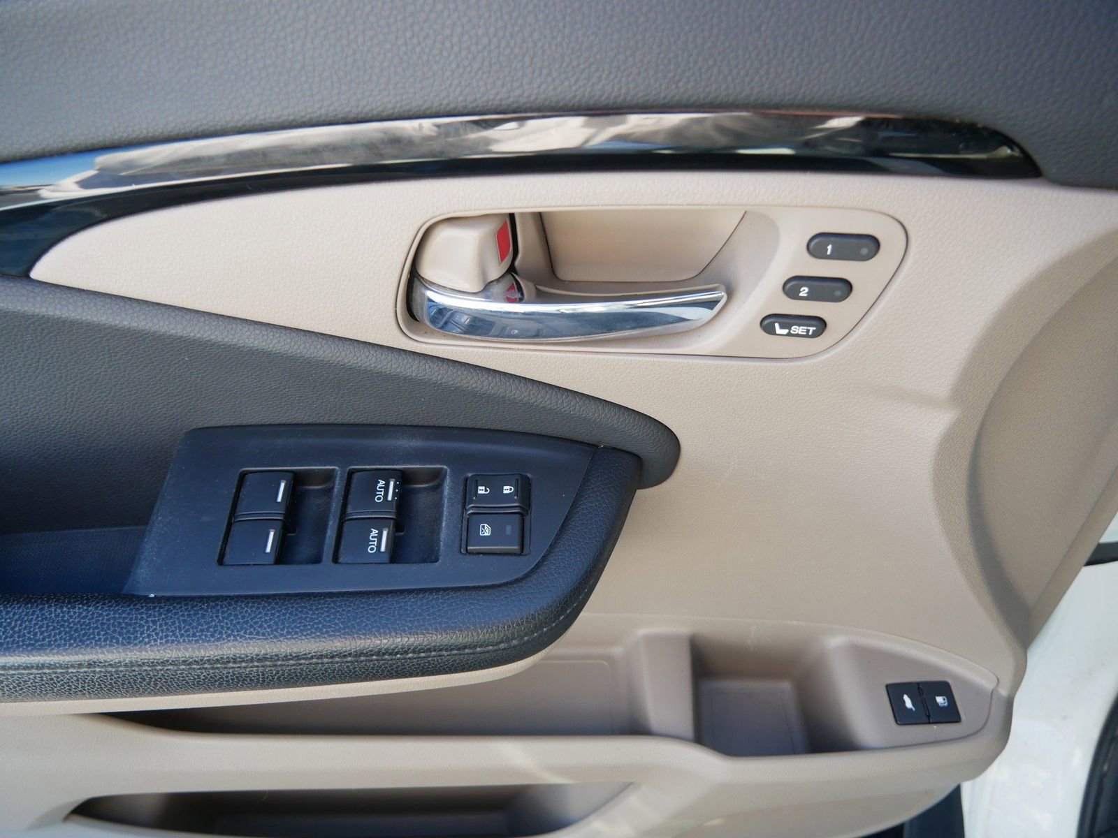 Used 2017 Honda Pilot Touring image 16