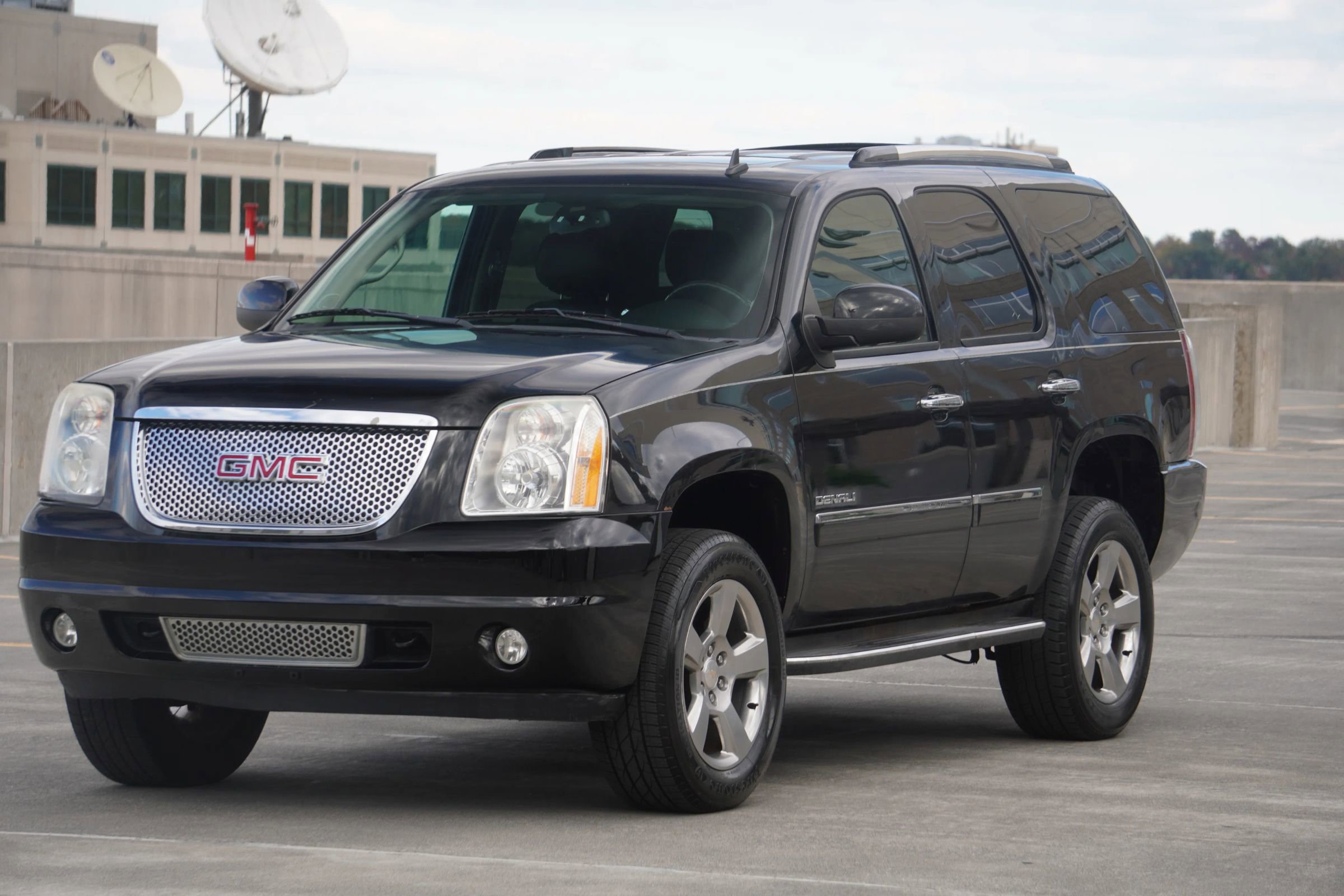 Used 2011 GMC Yukon Denali image 19
