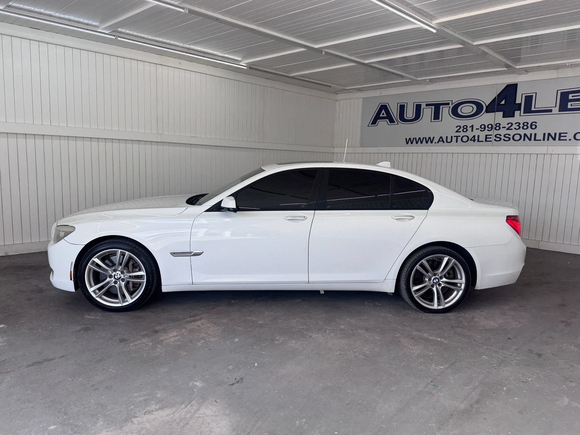 Used 2011 BMW 750i RWD image 7