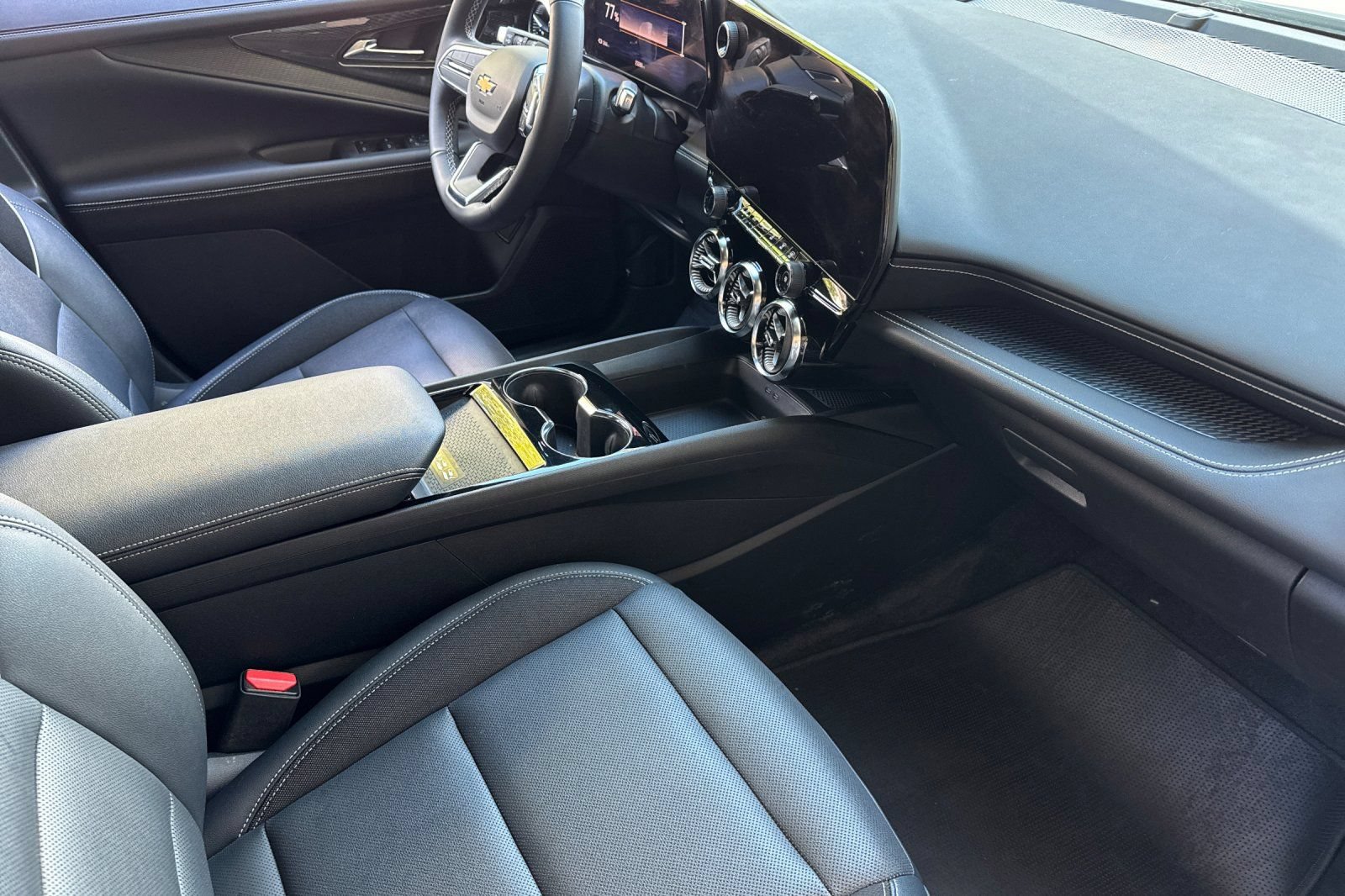 Used 2024 Chevrolet Blazer EV LT AWD/4WD image 19